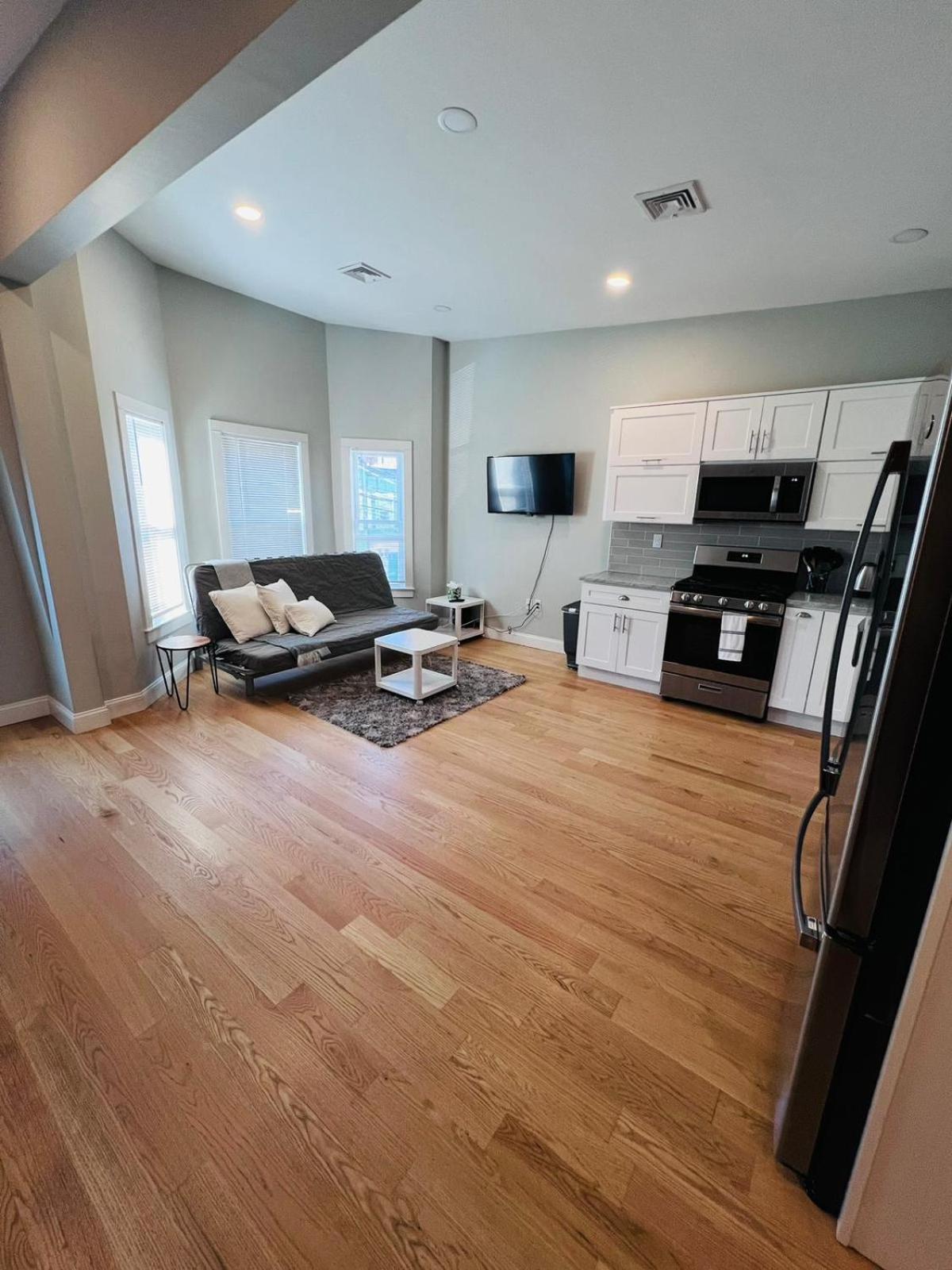Renovated, 10 Min From The City Boston Bagian luar foto