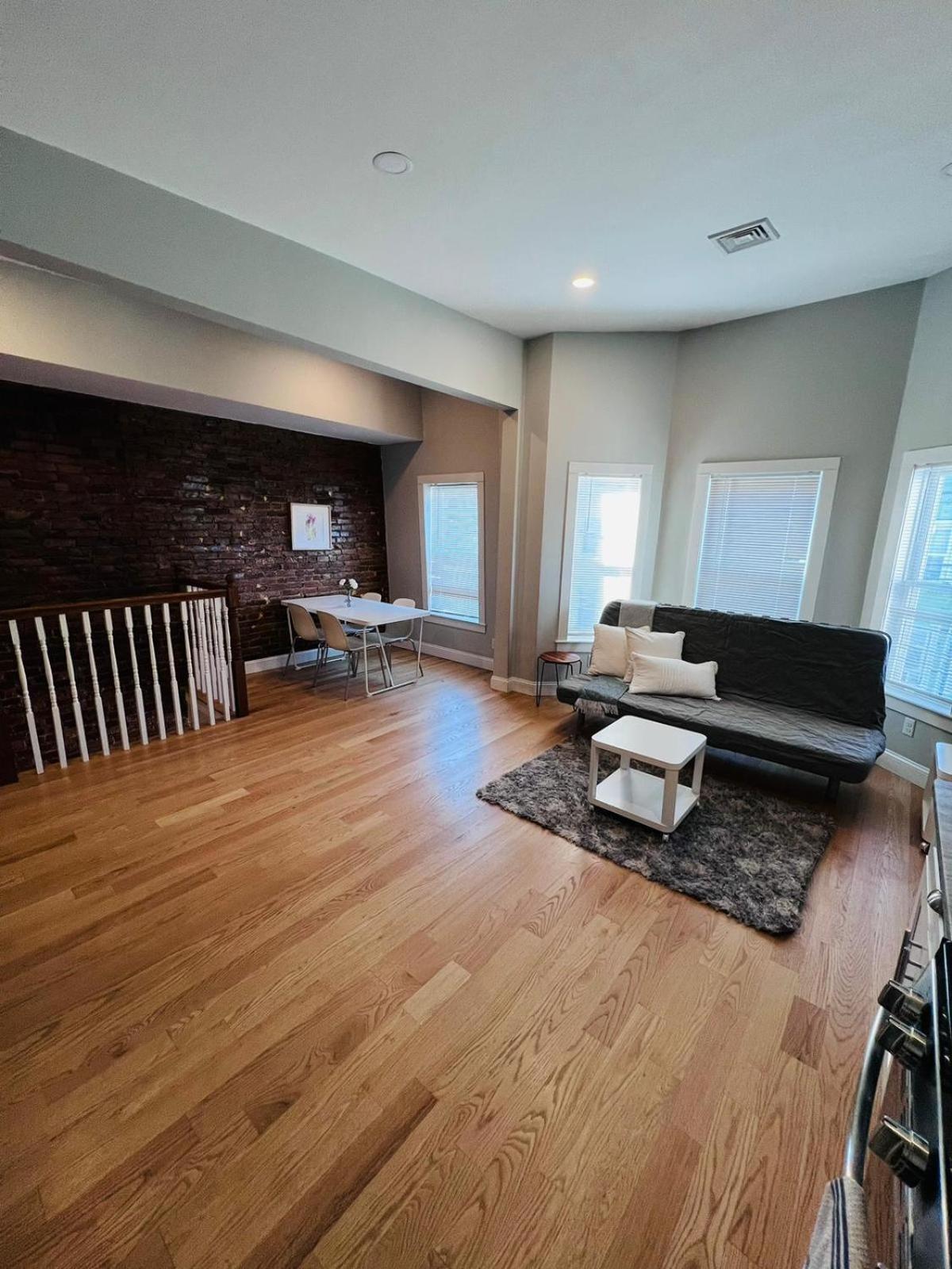 Renovated, 10 Min From The City Boston Bagian luar foto